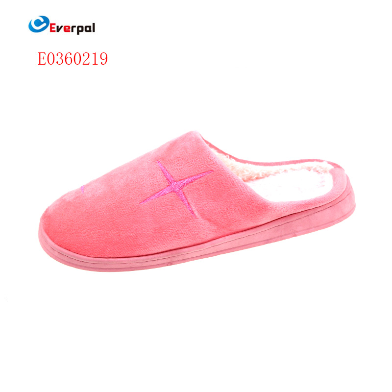 Sandal Fuzzy vs. Sandal Reguler: Membuat Pilihan Kenyamanan