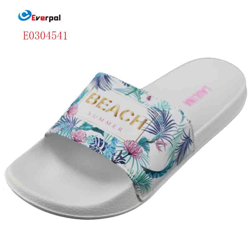 Bagaimana Sepatu Slide Bermotif Bunga Untuk Wanita Menambah Kenyamanan dan Gaya pada Fashion Sehari-hari