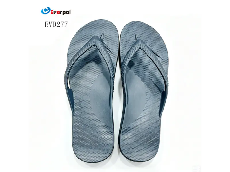 Apa yang Membuat Sandal Jepit Wanita Menjadi Alas Kaki Paling Serbaguna untuk Cuaca Hangat?